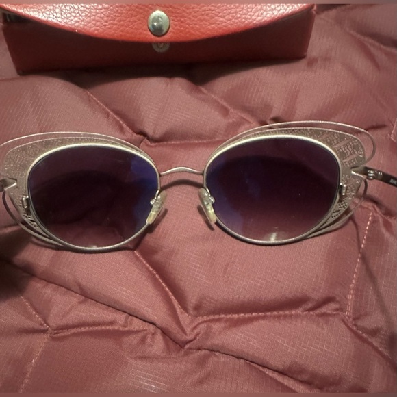 Sunglasses Jean Lafont Paris
Titanium lightweight purple Butterfly Shaped. - Picture 4 of 8
